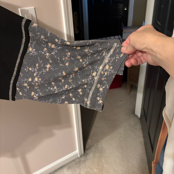 POL Black Tunic with Peace and Floral Accents - Picture 7 of 8